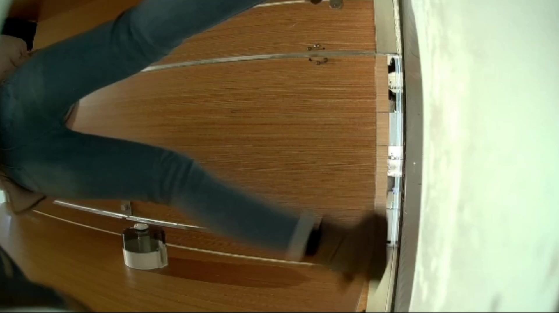 【魔手外购】商场女士公共蹲厕定点高清后景偸拍超多妹子方便 基本都是年轻露脸美女 亮点多多 原版27V10