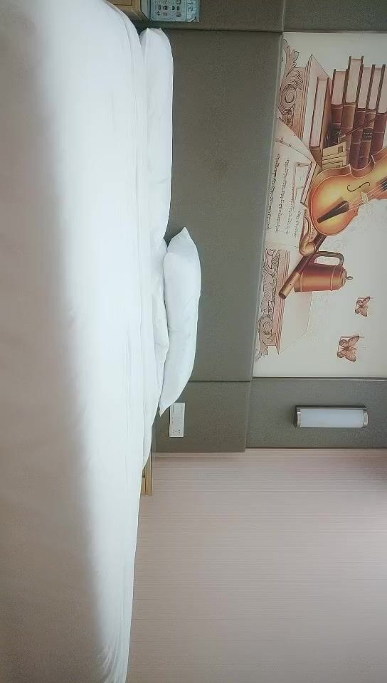 2021-9-30 利哥丶探花网约性感学舞蹈外围妹子 ，黑丝翘臀拱桥姿势插嘴 ，高难度一字马骑乘 ，站立抬腿侧入猛操