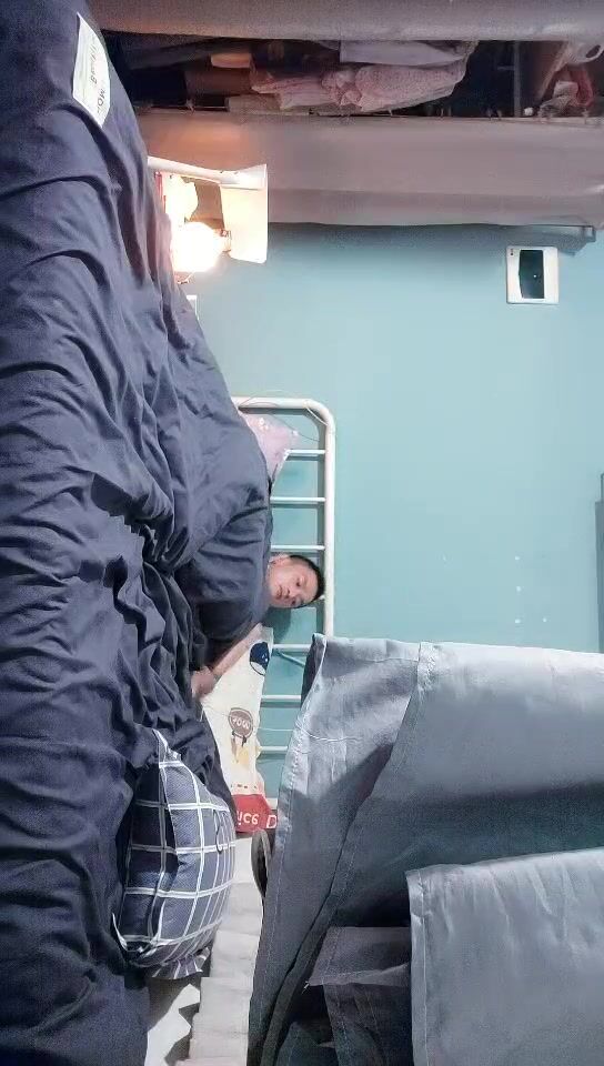 2021-10-2 今日当铺原千人斩探花，约良家短发嫩妹第二炮，被窝里舔逼口交，按着腿正入抽插，站立后入扶腰猛操