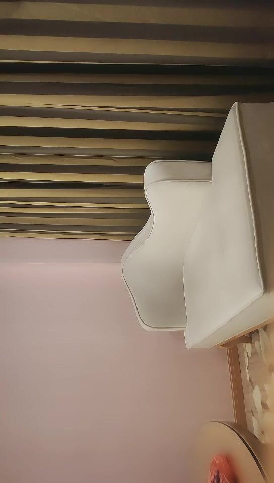 2021-10-2 小马丶寻花网约甜美外围小姐姐，迫不及待伸进内裤揉穴 ，镜头前深喉口交 ，跪在沙发翘起屁股后入