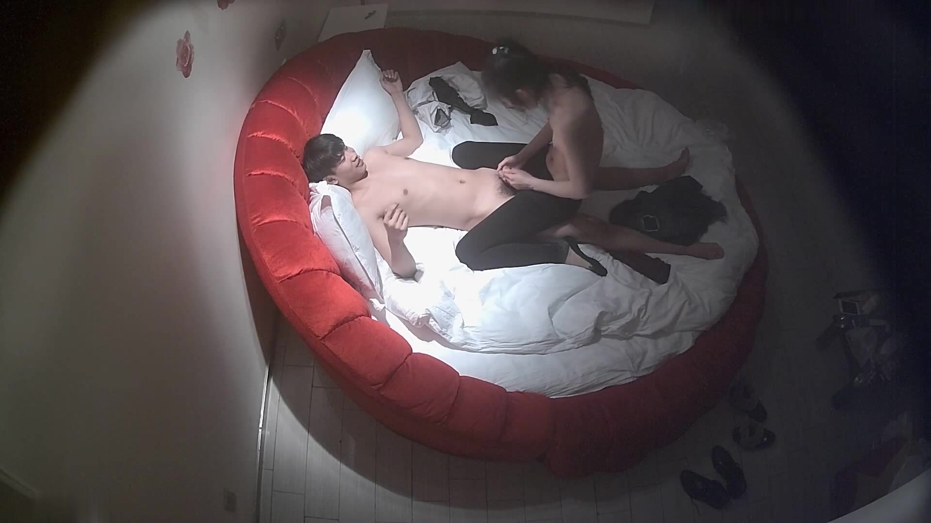 【甄选酒店偷拍】稀有圆床房 激情学生情侣各种姿势花式啪啪 带你感受最真实刺激的窥欲 守台录制 高清1080P无水印原版