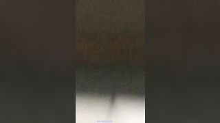 《魔手 外购》胆量惊人的厕拍大神潜入国内某高校女厕所蹲坑守候隔板缝中连续TP好多学生妹课间方便靓妹不少哇25V3