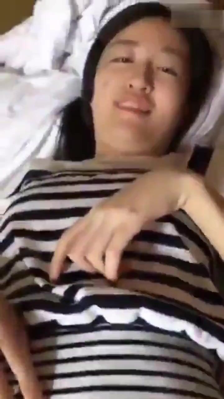 真实操小女友系列 你骚不骚 不骚 就想老公插我 刚说完下一秒就眼神迷离欲仙欲死 变脸真的比翻书还快