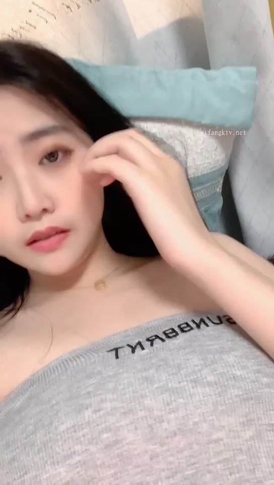 推荐，【Oni熊】，又一个大美女，越看越养眼，羞涩的露奶露逼，专属男友的少女胴体，一饱眼福真美1