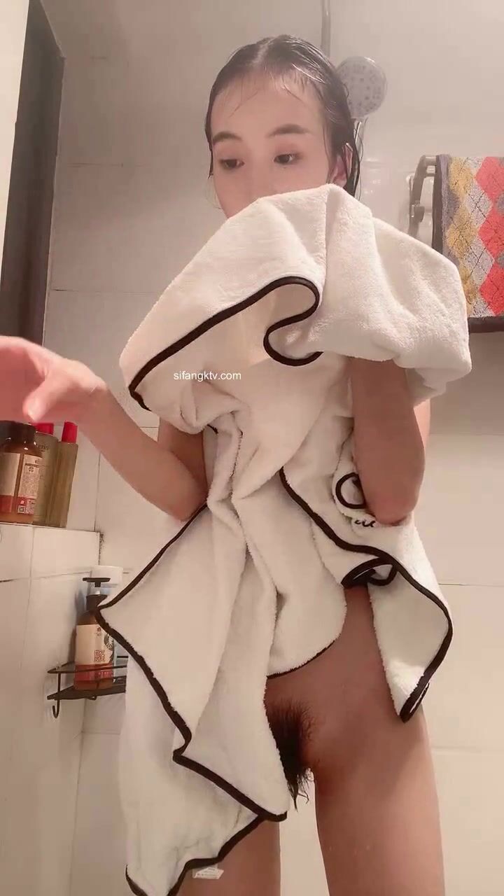 苗条娇小面容姣好的黑丝小姐姐 刺激撕开黑丝又是内射又是口爆还射在美背上 黑丝小姐姐2