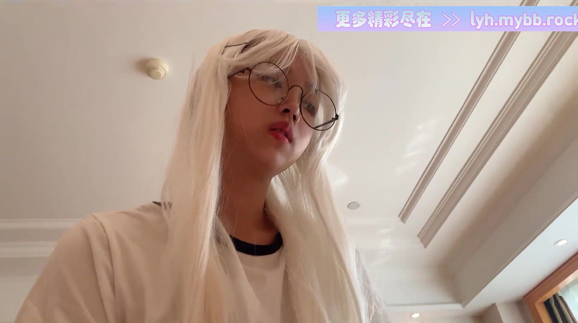 露脸才是王道 清纯的小学妹别人眼中的班长学霸 JK制服表面看起来很乖巧可爱 JK裙下真空只为了方便做爱1