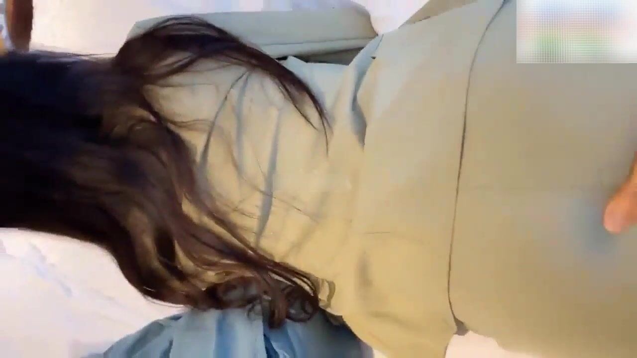 白领少妇着急上班不让操，软磨硬泡的摸出来感觉半推半就就让插进去了 性感优雅气质 顶级高颜值反差婊