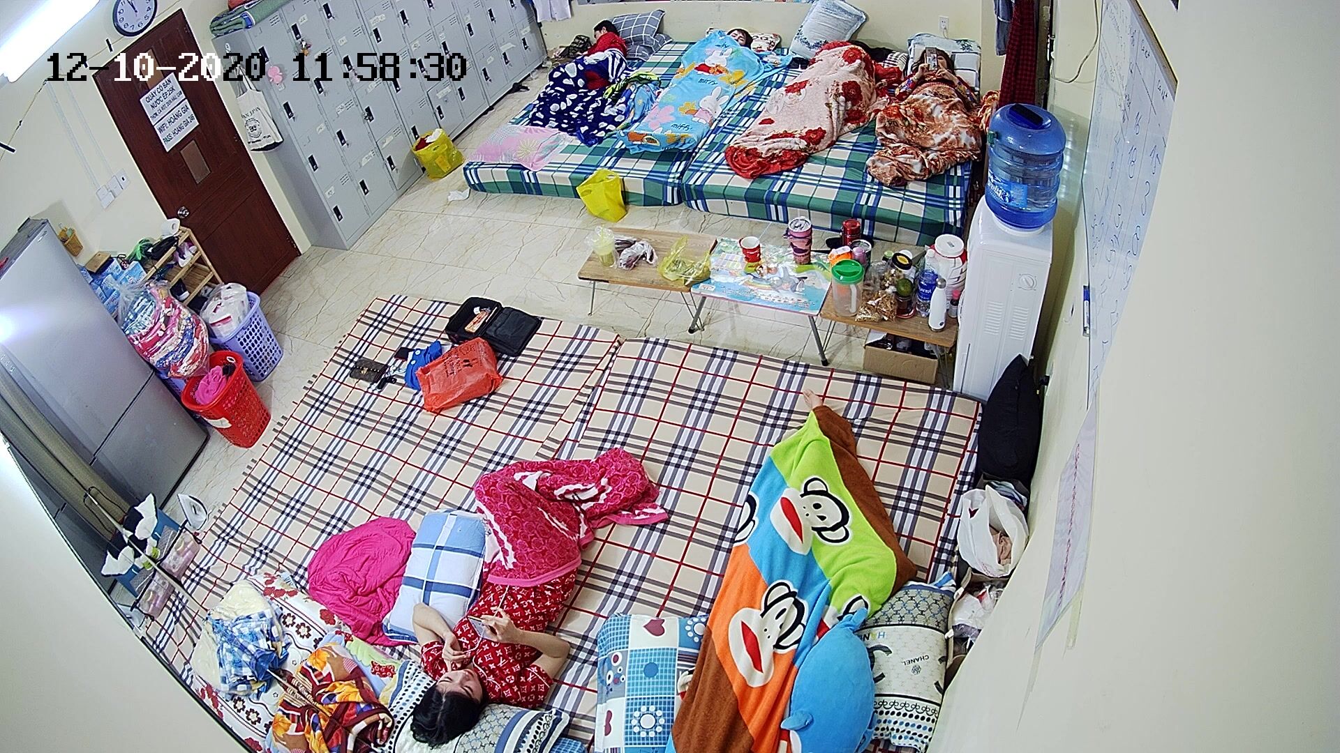 监控破解越南胡志明某大酒店的女生宿舍全是大美女干啥的都有-4