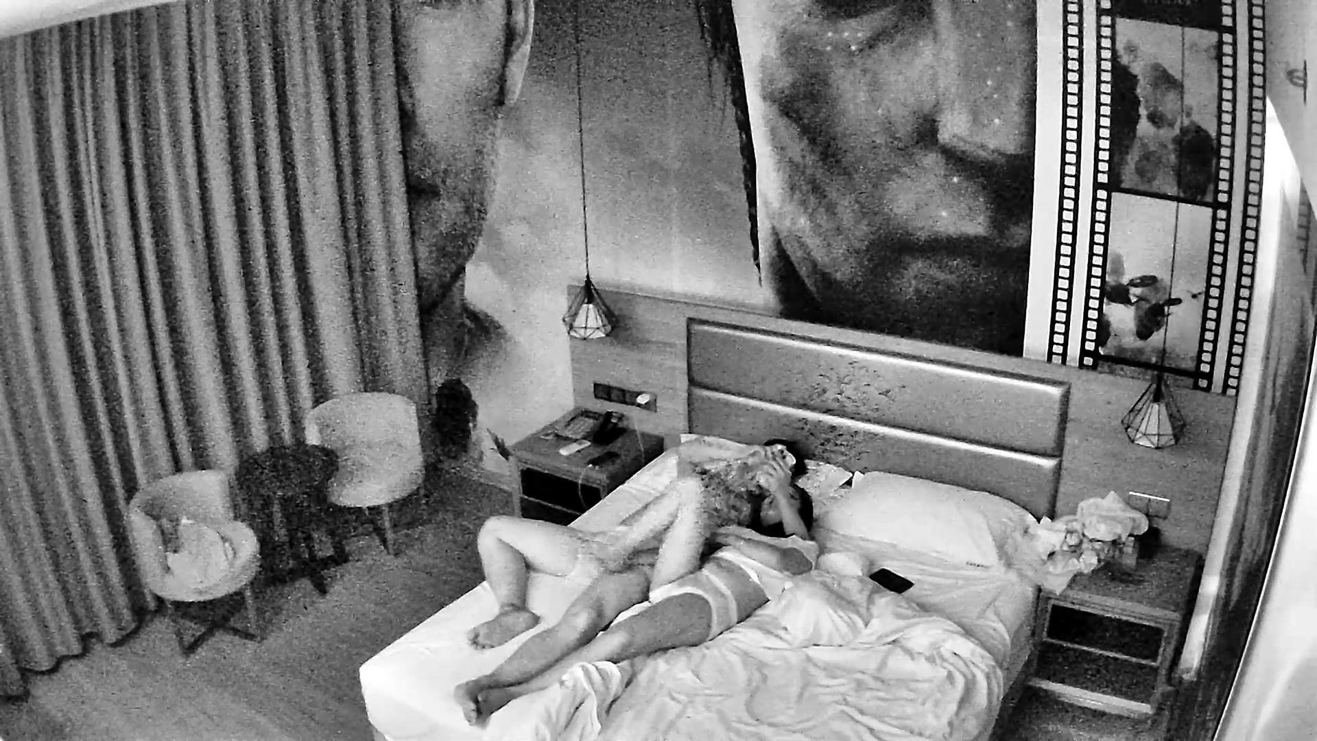 2023-7-22【酒店偷拍】情侣开房操逼，娇小身材眼镜妹，扶床头骑脸舔逼，骑乘位大屁股