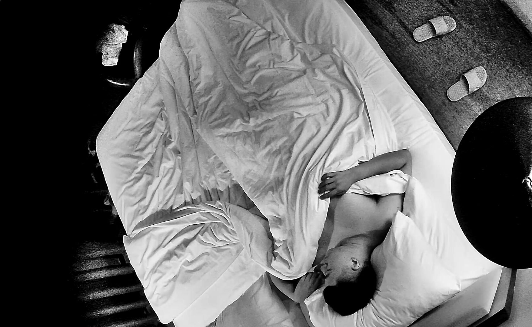 2023-7-26【酒店偷拍】老哥约情人开房，刚入住就开操，69姿势互舔，埋头舔骚逼