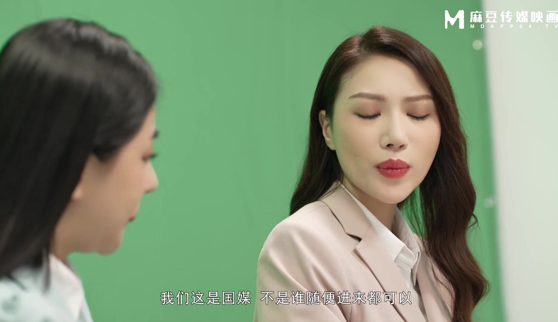 麻豆传媒 MD-0292 胁迫调教国媒女主播一王二后操翻两骚逼