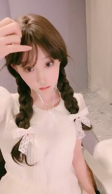 佛祖见了都要硬一硬！纯欲超清纯的19岁美少女萝莉，天然干净白嫩白虎，打两场炮3