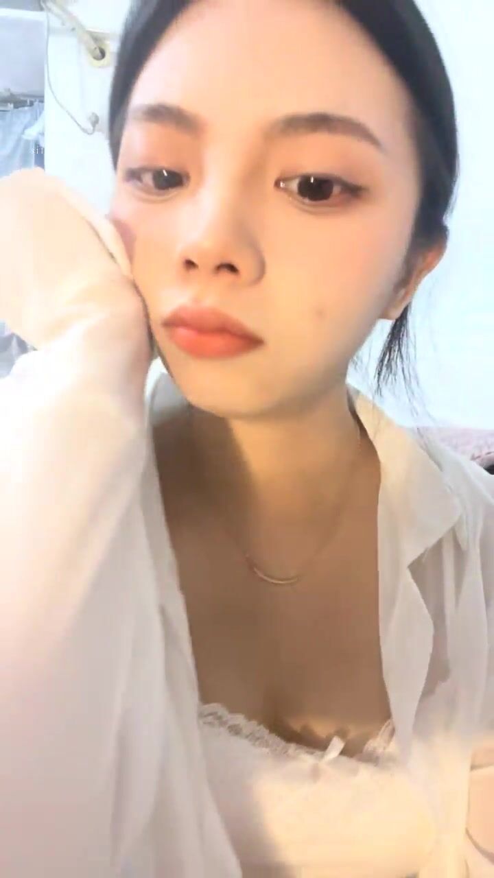 推荐，新人下海！逆天颜值，【五花肉】，清秀四川小美女，年轻脸蛋全是胶原蛋白，毛茸茸少女逼，超赞-五花肉7-26