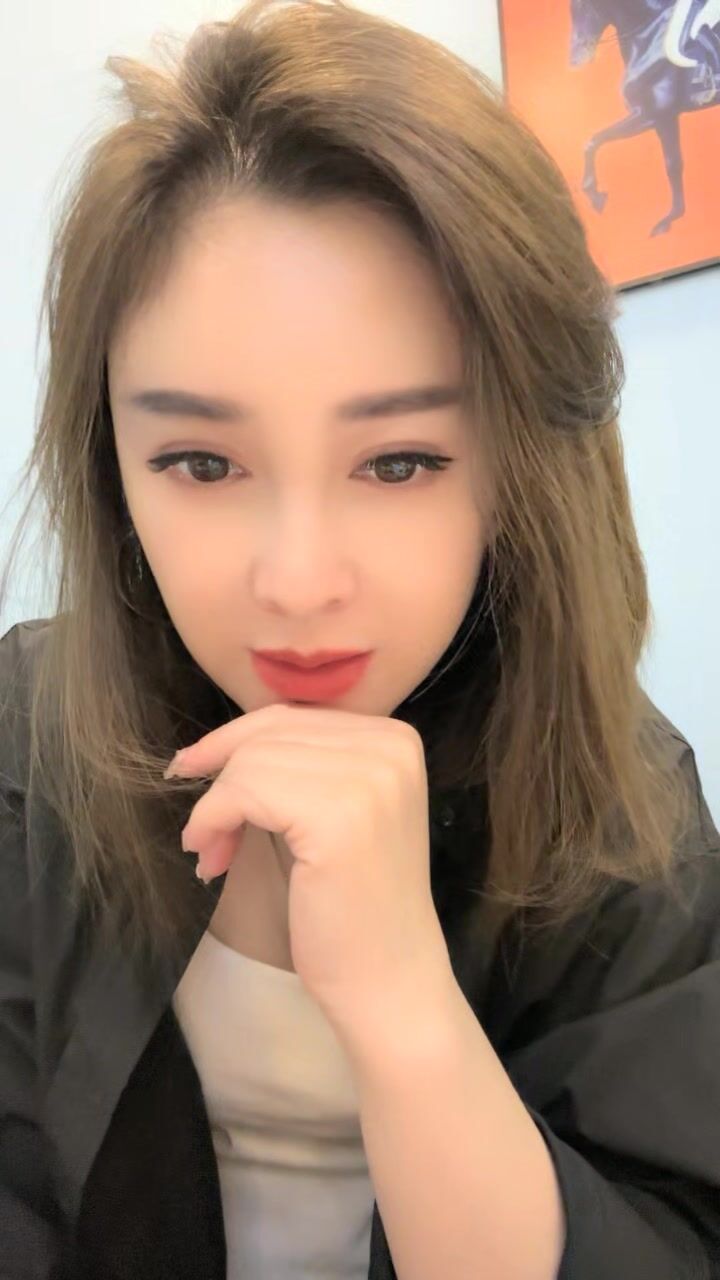 9分颜值美御姐！难得3P名场面！两人活不太行，一个直接口射了 露脸