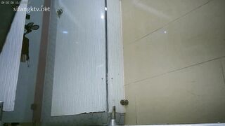 八月最新团队成员冒死潜入商场隔板女厕偷拍 美女排队翘起大屁股美女屁股毫厘毕现作者左右开弓