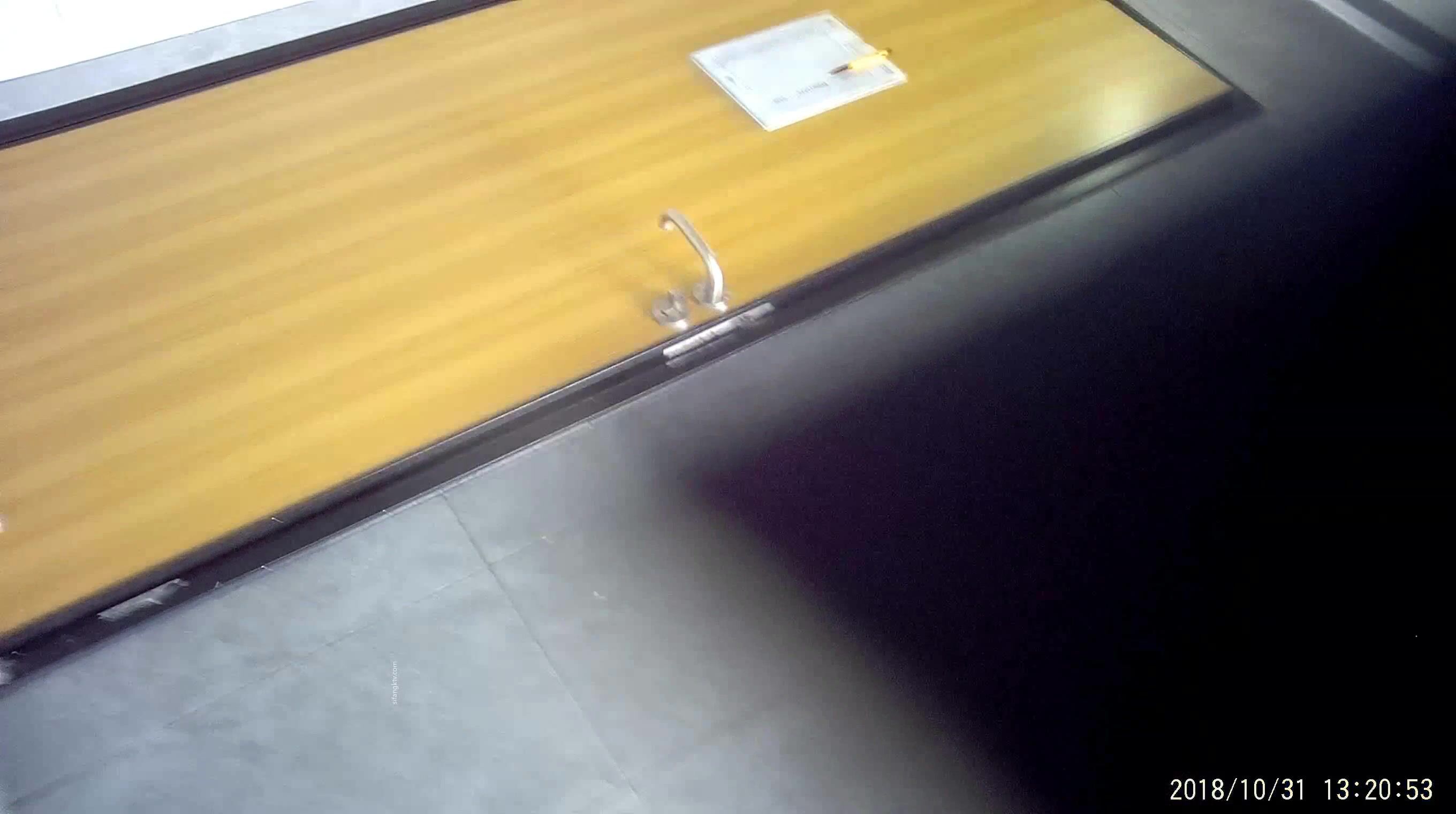 商场女厕全景偷拍大长腿红衣少妇的多毛小嫩鲍