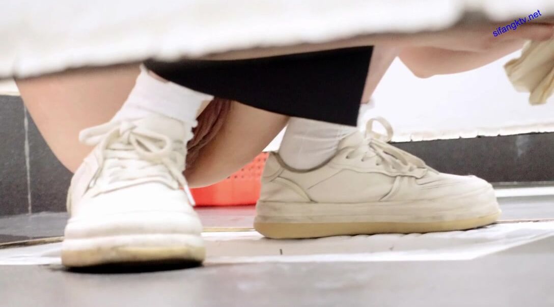 商场女厕偷拍靓妹的大肥鲍 这B褶皱真多