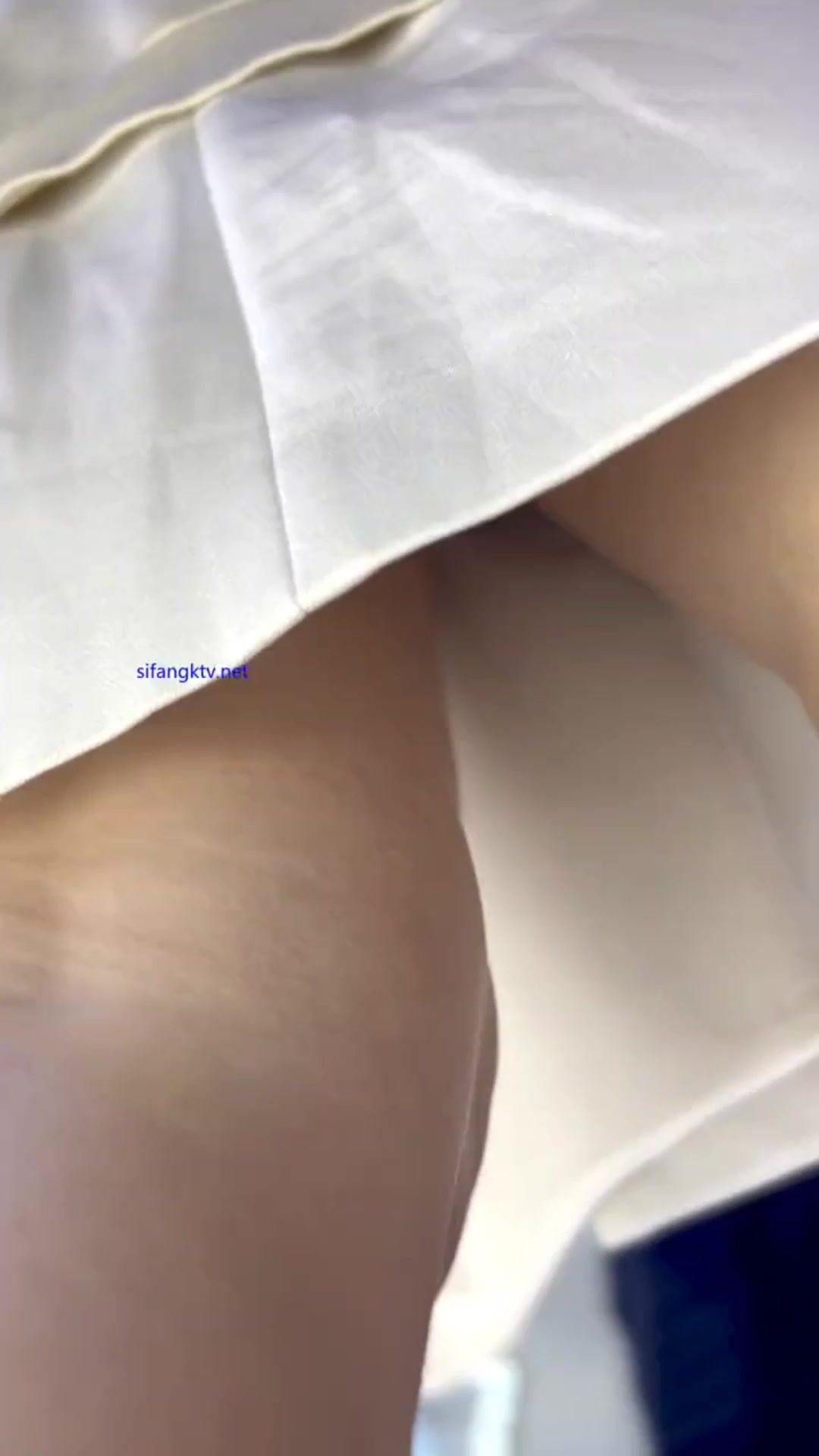 偷窥Jk漂亮小姐姐