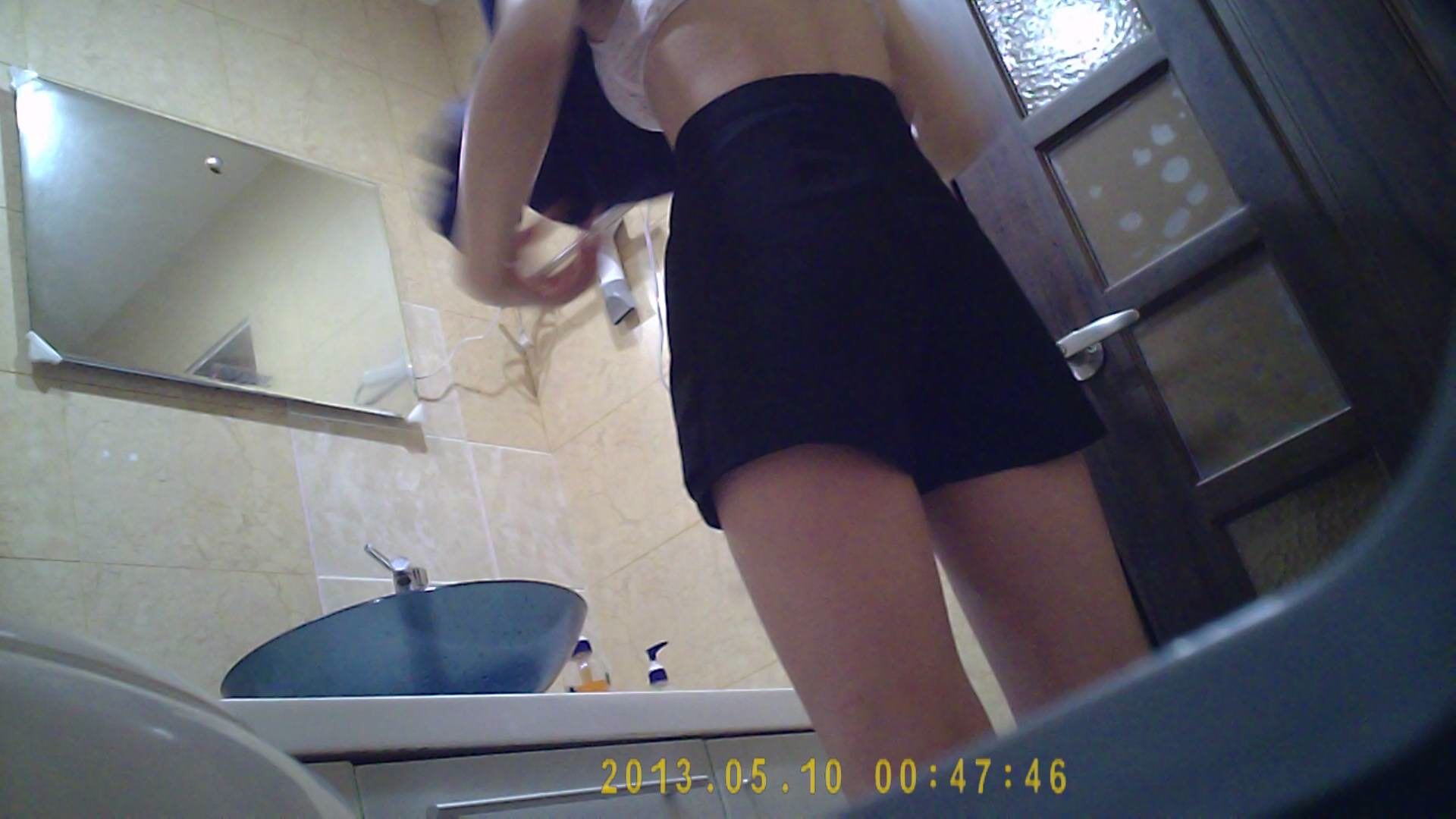 小美眉 脱光衣服到洗澡然后穿衣全过程