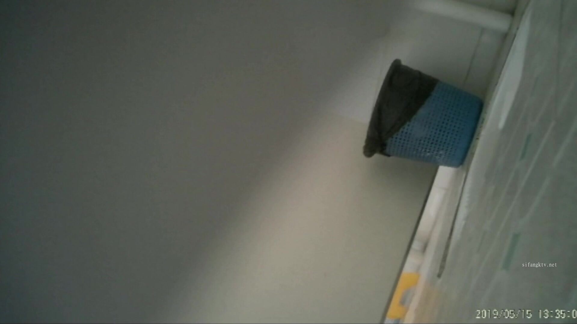 美女办公楼女厕多镜头偷窥多位美女嘘嘘