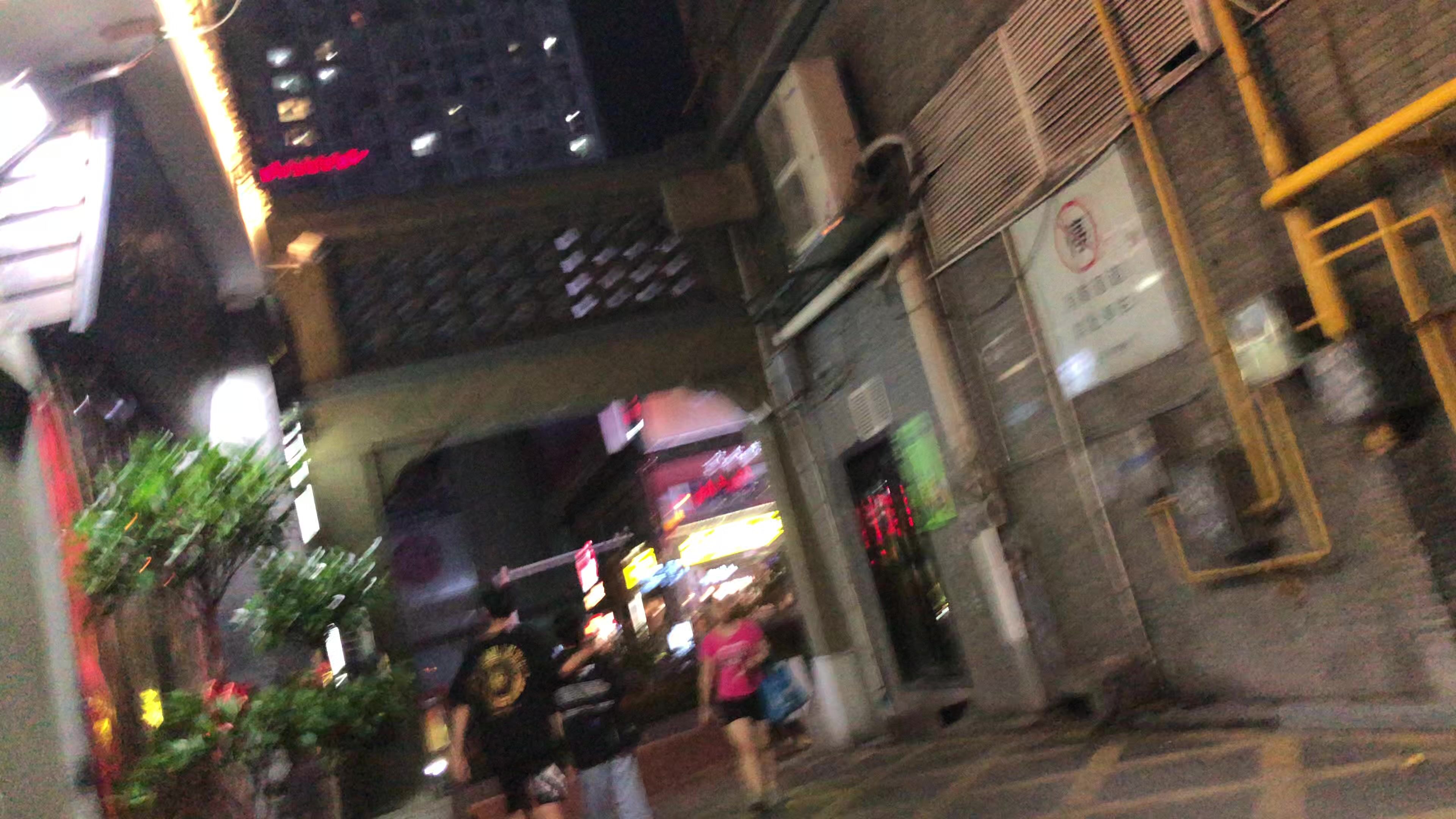 9大神一路游走大街小巷四处跟踪偷窥多位美女少妇的各种美鲍7