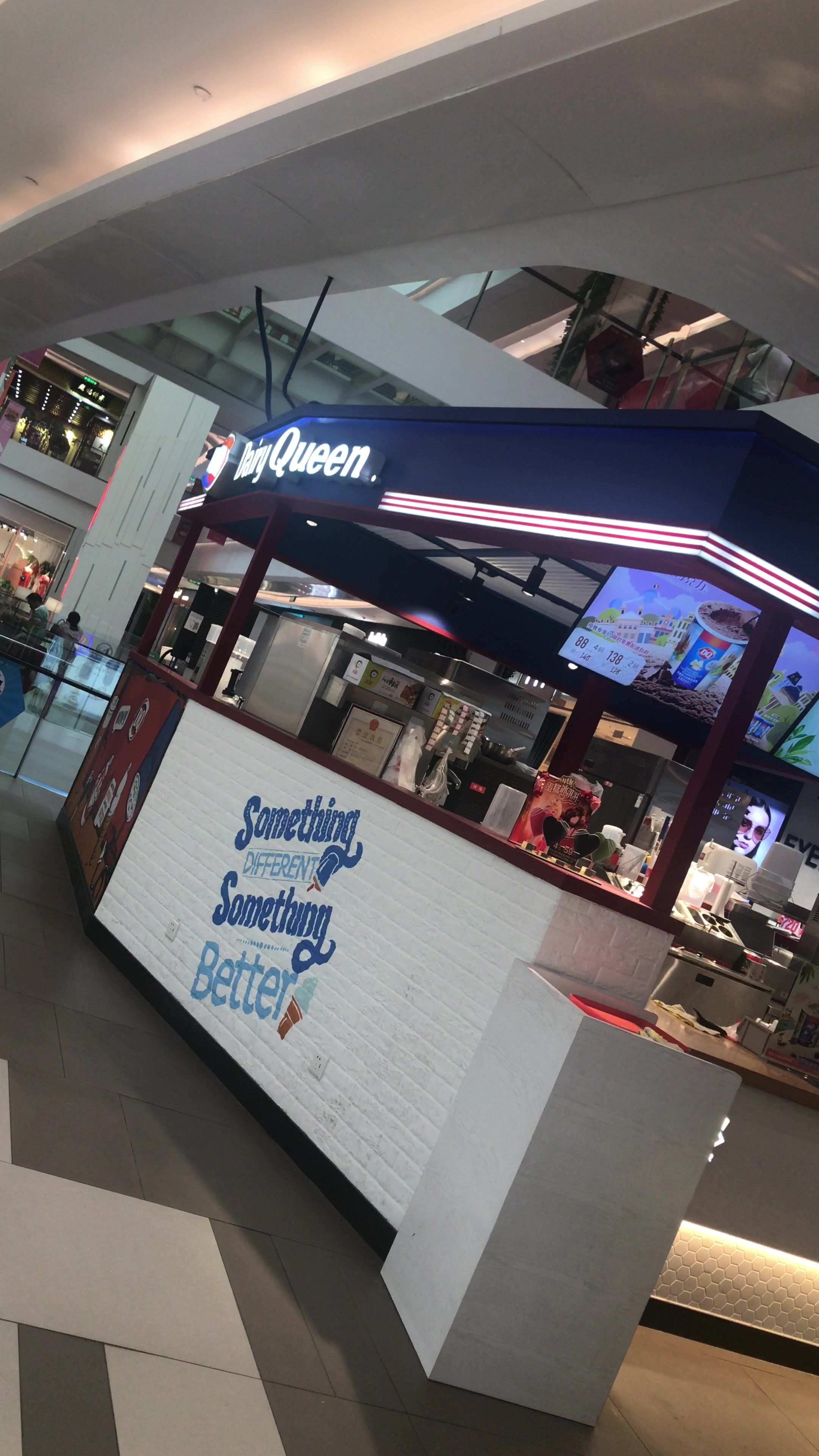 偸拍漂亮小姐姐方便