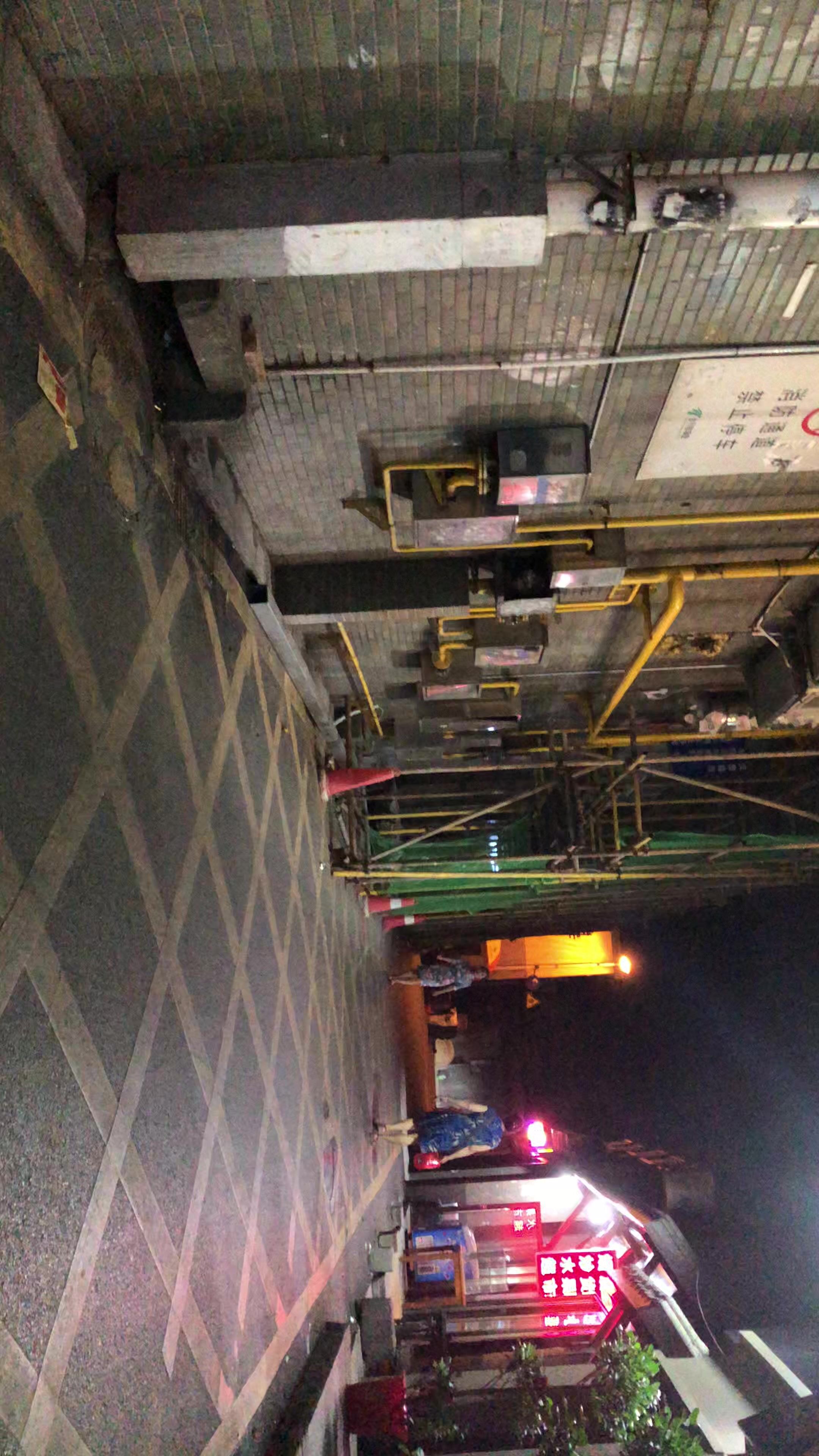 女厕偷拍美女排队翘起大屁股