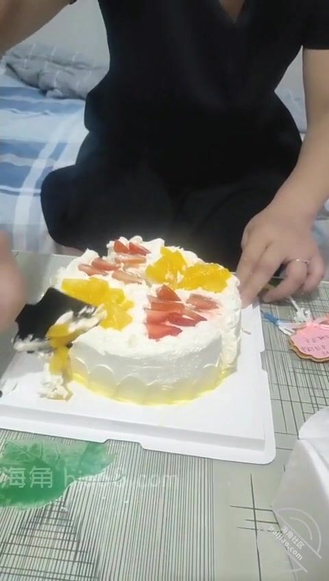 最新購買海角社區母子亂L和媽媽在出租房的故事老媽生日會~兒子你要搞老媽啊？啊我想要你搞快點312