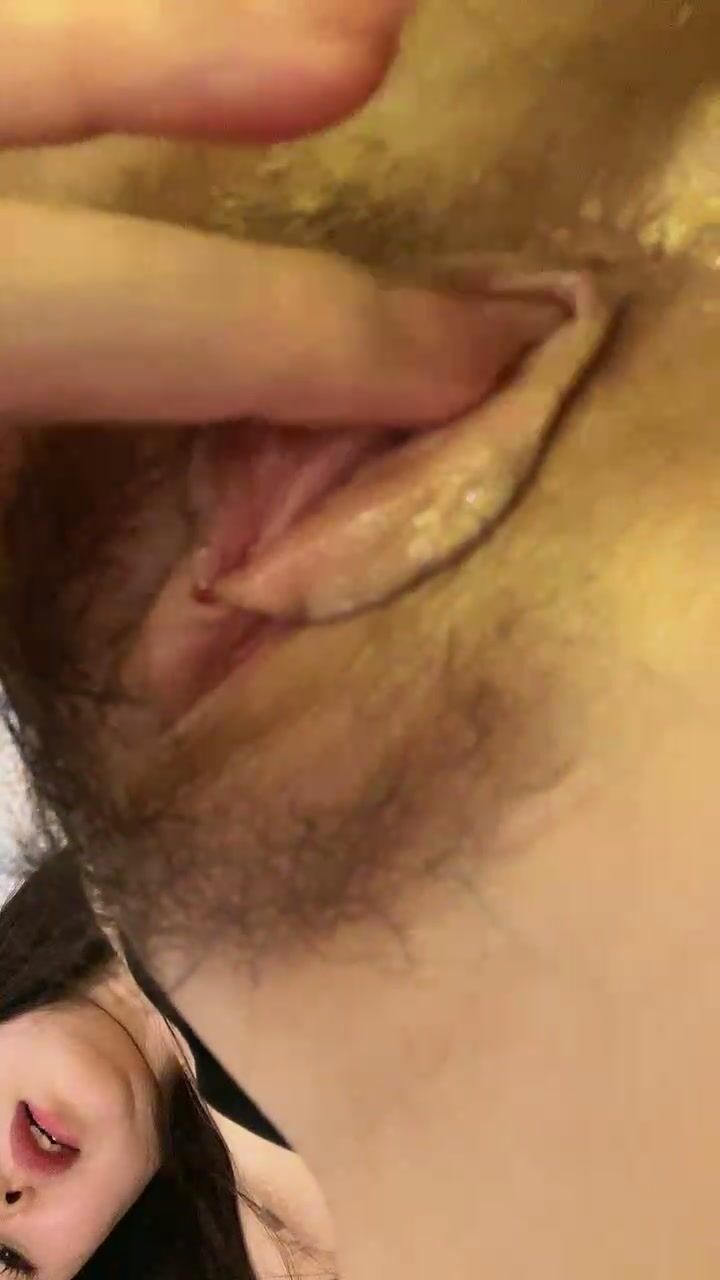 气质尤物极品美御姐！没男人居家自慰！猛扣骚穴喊老公，我的骚逼很紧，扣的满手多是淫水