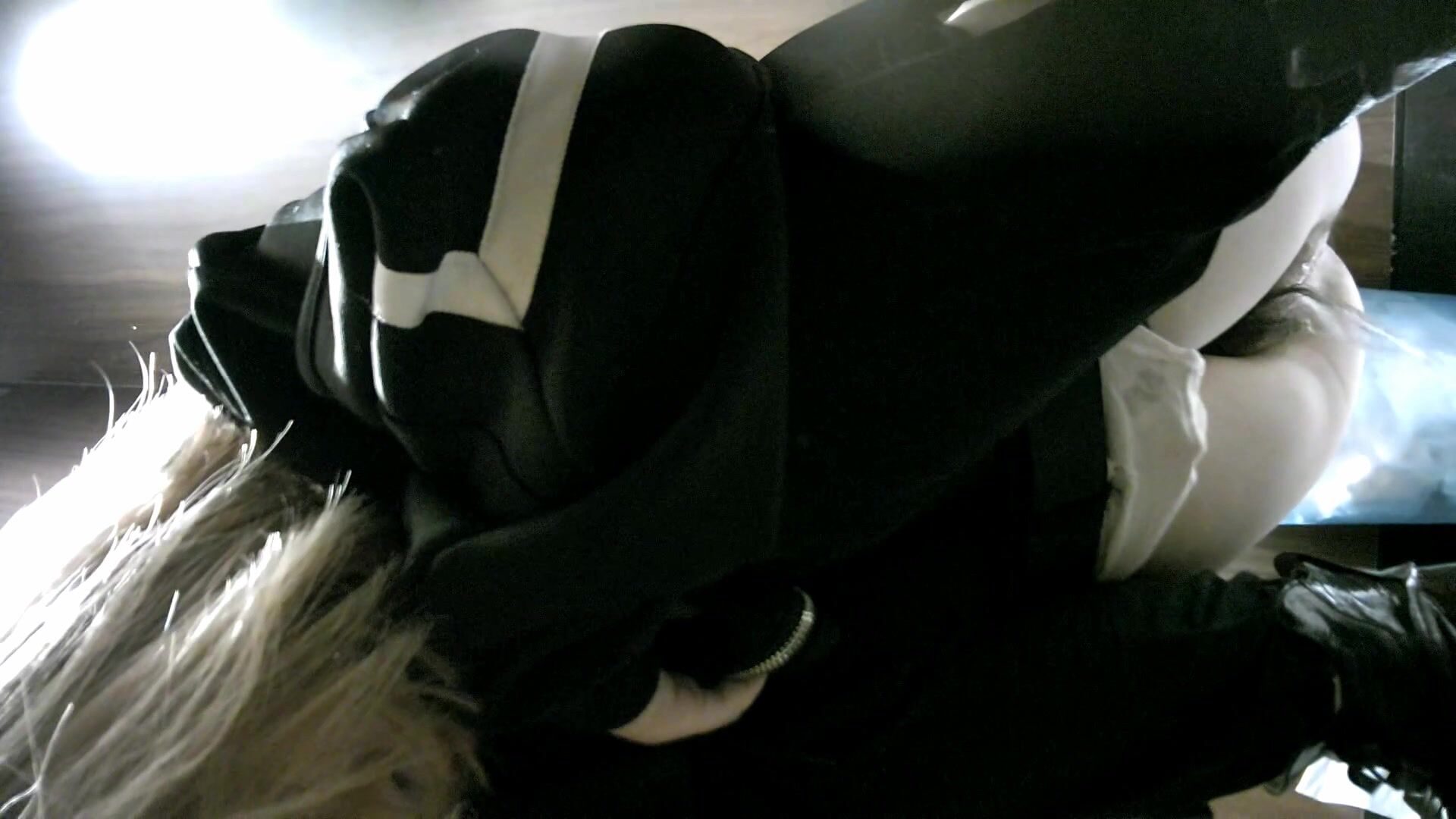 商场女厕全景偷拍多位小嫩妹的极品美鲍鱼