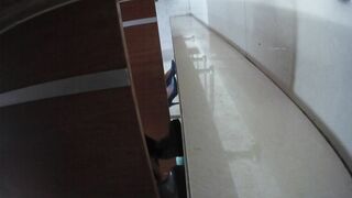 潜入移动办事大厅女厕独占坑位隔板缝中连续偸拍