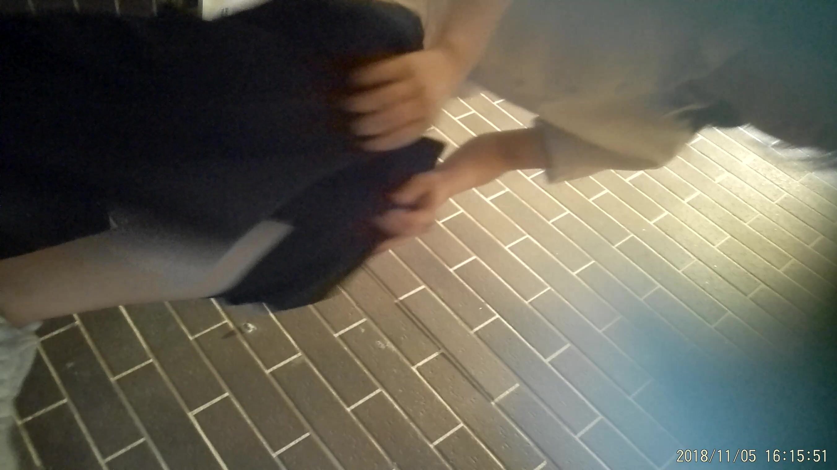 女公厕偸拍 高质量气质小姐姐方便赏逼赏脸有美女有极品逼