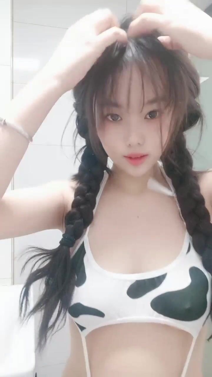 美少女脸穴同框 展现美妙身材小穴湿嫩多汁圆润蜜乳 这身材蜜穴令人窒息