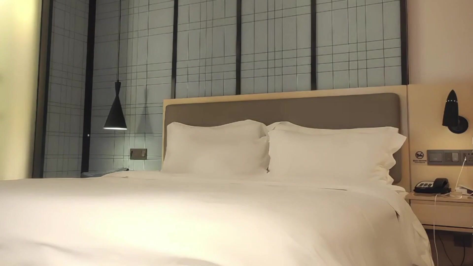 漂亮白丝美女 我不行了 啊啊用力操我 皮肤白皙 在沙发上被小哥哥无套猛怼 内射一鲍鱼漂亮小姐姐