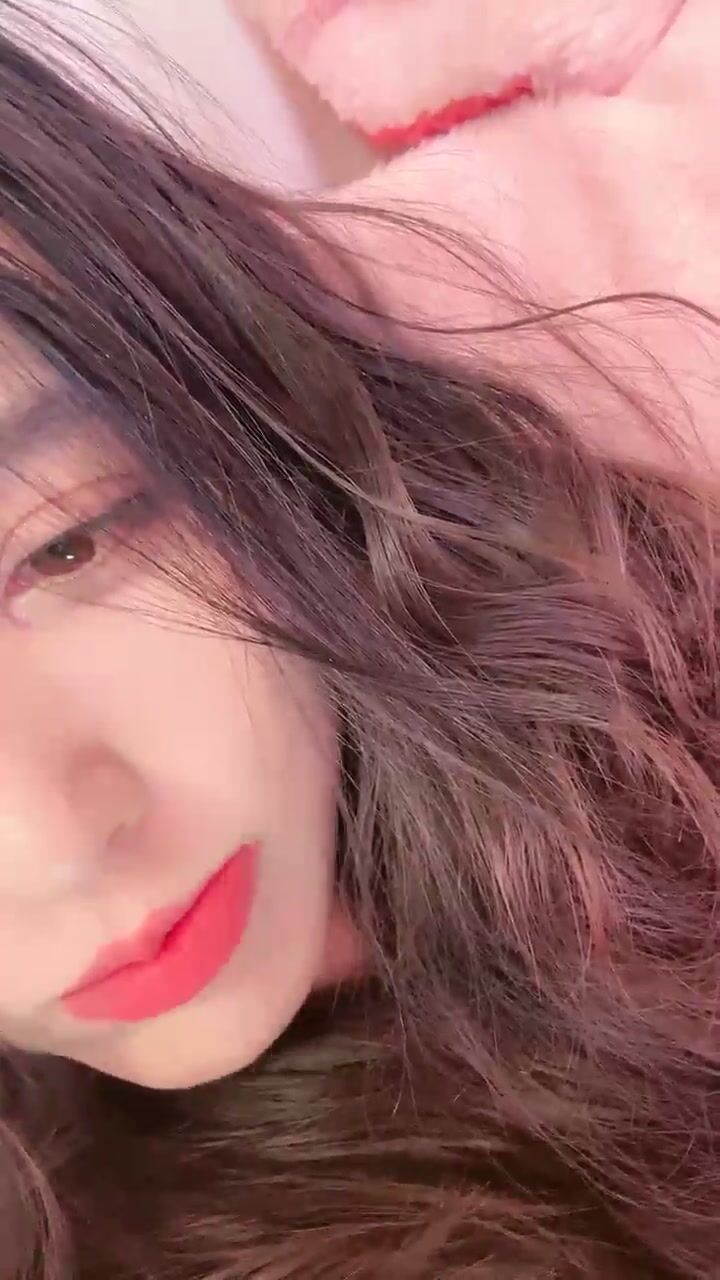 颜值尤物女神！近期下海激情不断！性感黑色内衣，搔首弄姿娇喘，多毛骚逼