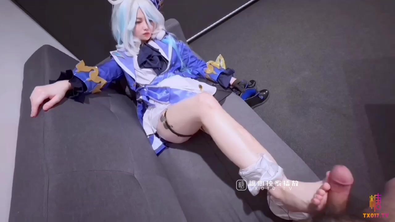 初摄Cos性爱系列新人 挑逗玩弄肉棒硬邦邦 鲜嫩白虎穴无比紧致 旋吸龟头滚烫榨汁