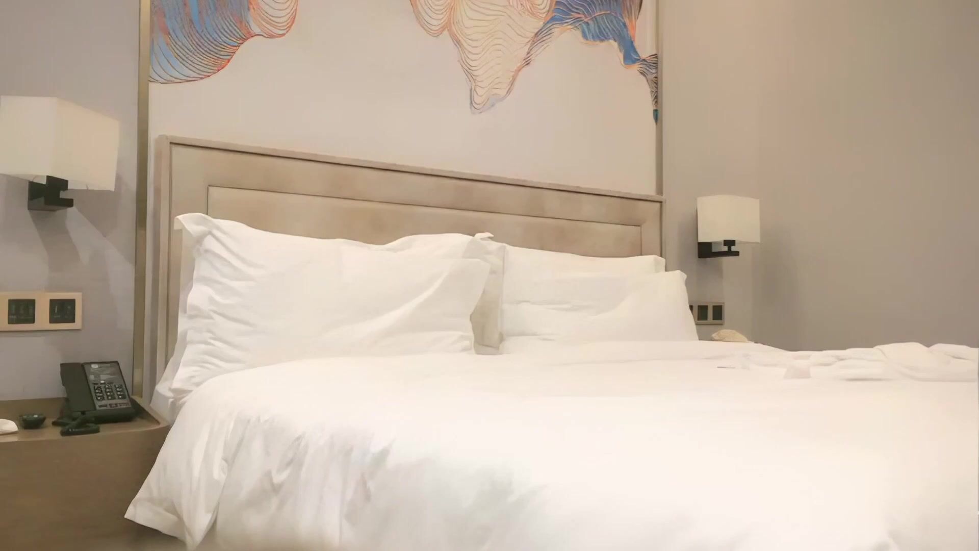 漂亮美女 吓死我了 你点头干啥 你不操我吗控制不住 跟你做爱要笑死 刚操有人敲门东北妹子性格开朗漂亮美眉