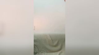 2024年2月新作，【清纯女大小瑜】，超清纯小学妹，第一次换上黑丝，掰开粉嫩的小穴，勾引男人这一套学得不错(2)