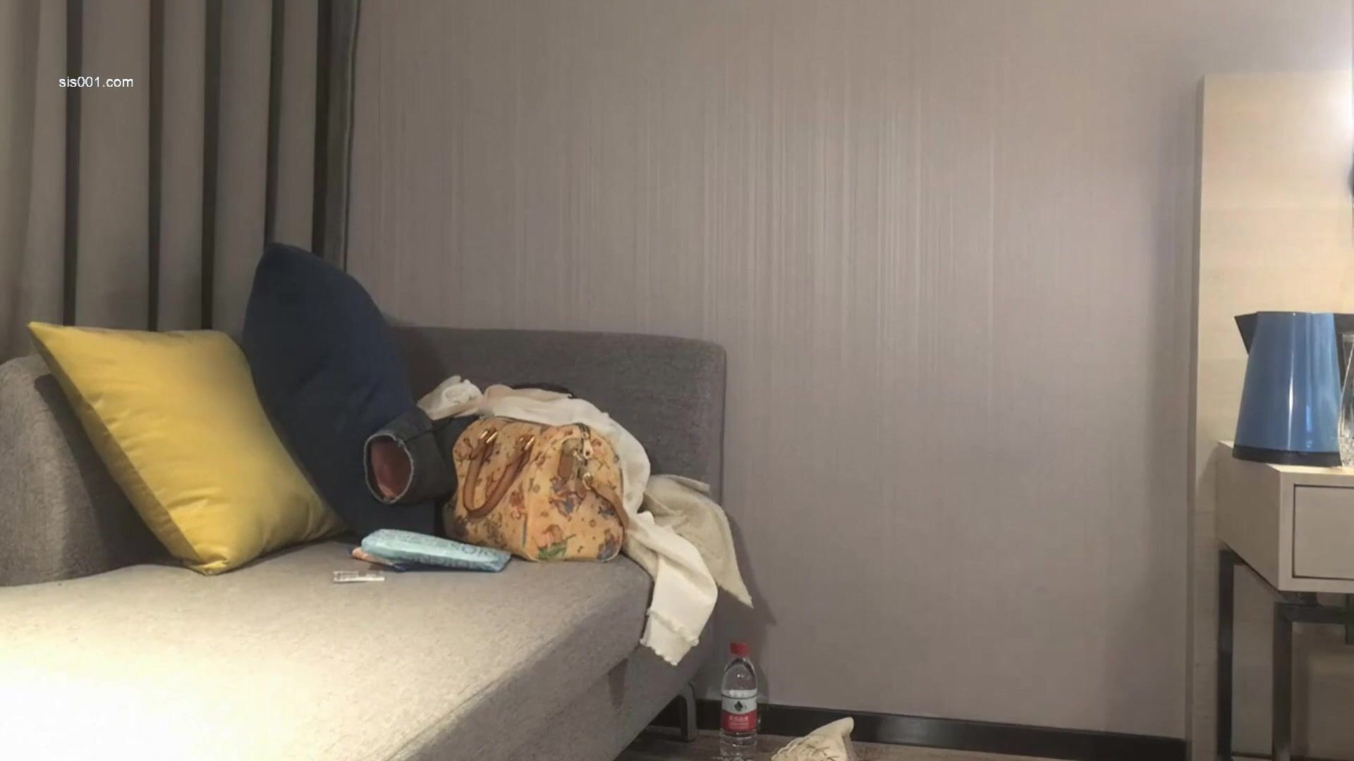 漂亮东北姐姐吃鸡啪啪 操我骚逼 啊啊老公快点要来了猛点干操死我 很健谈对话有点搞笑 撅着屁屁被操的骚话不停