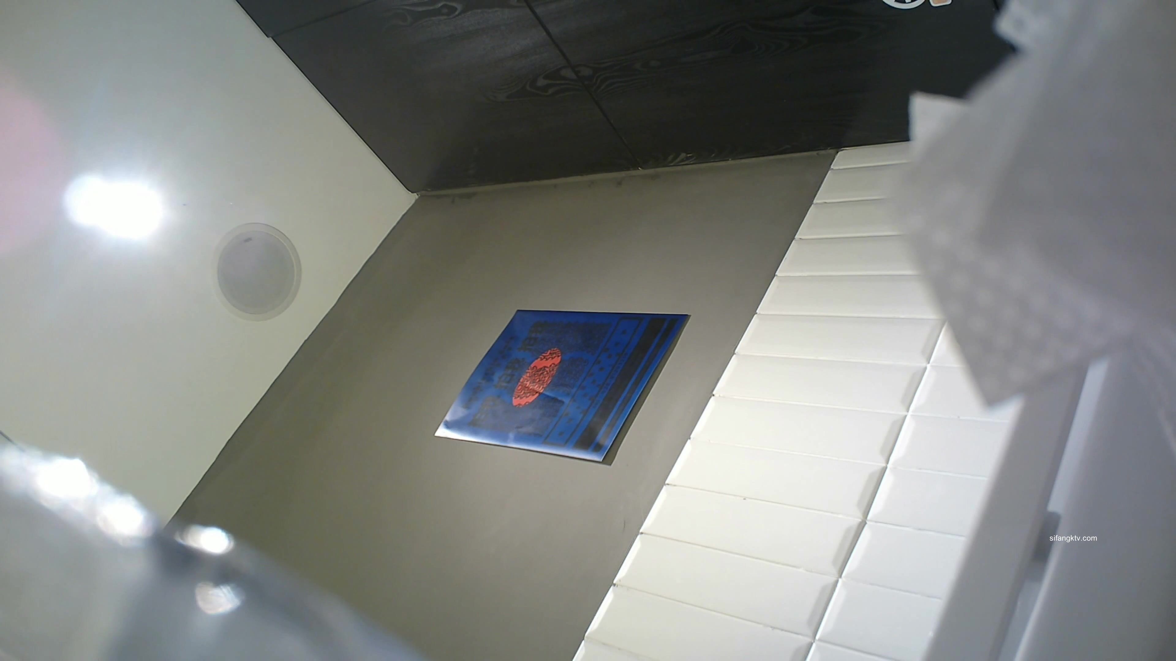 商场女厕全景偷拍多位不敢坐蹲着尿的少妇