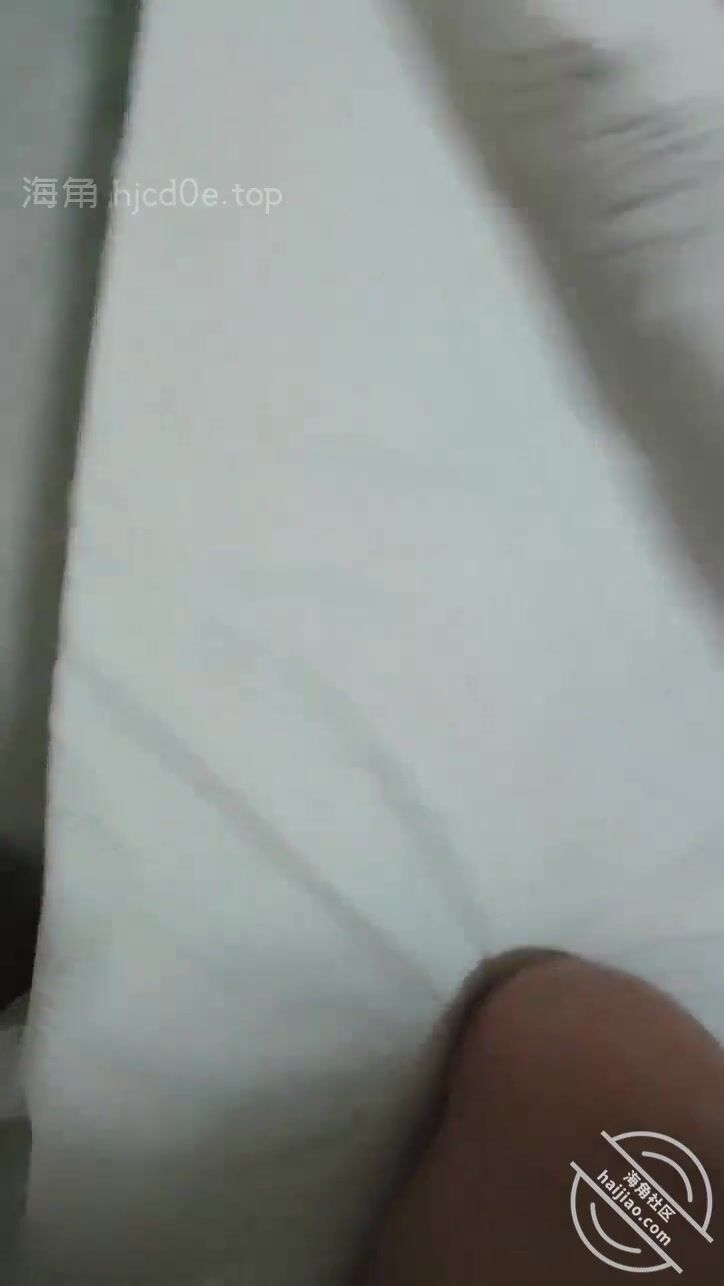 海角社区老夫嫩妻绿帽男《骚妻的浪叫》寻找同城单男干媳妇 把老婆送给客户操