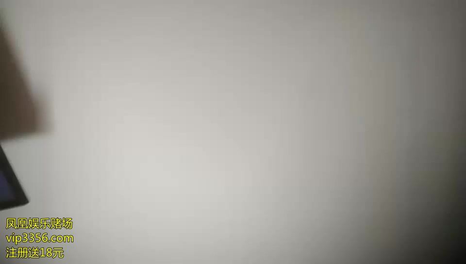 黄色卫衣苗条妹子啪啪，翘起屁股口交后入大力猛操呻吟