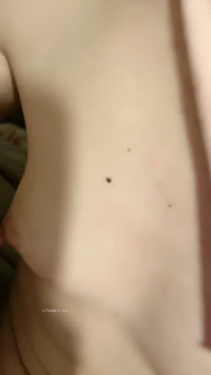 2024年2月，极品清纯女神【箬箬么】，家中卧室背着爸妈自慰，蚊帐里尽情释放自己（2）