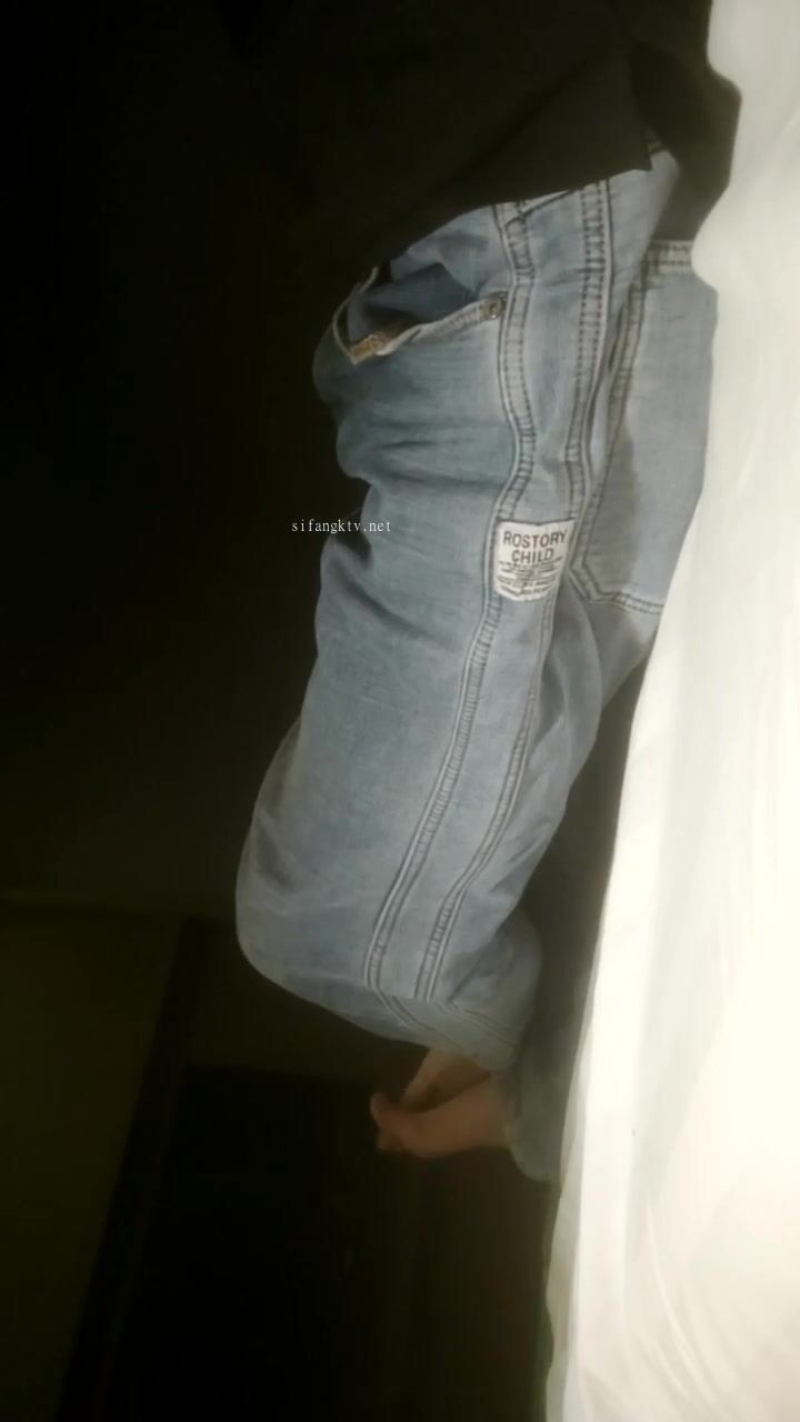 3-5【凯迪拉克】正规足浴店勾搭3位G奶技师~口爆摸奶打飞机