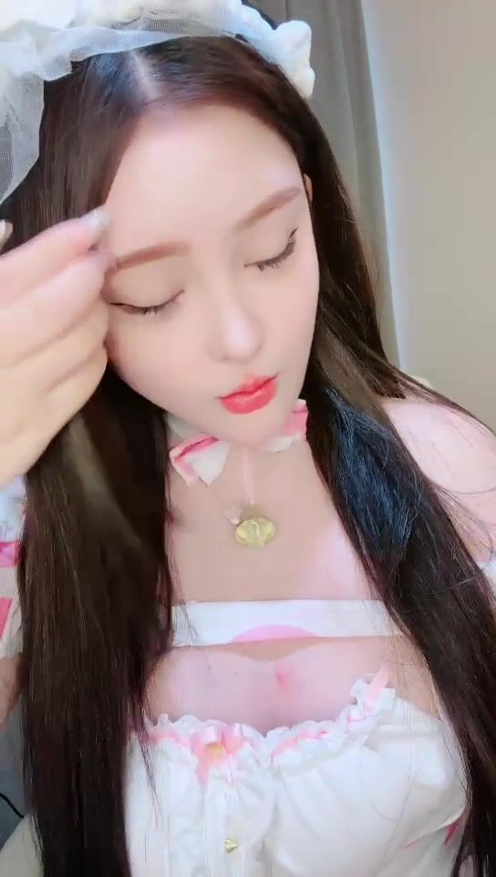 -珠峰颜值 美炸了！【草莓味蛋糕】软糯闷骚~无敌豪乳小粉逼