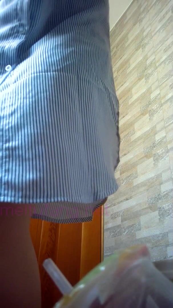 -游乐场女厕全景偷拍几个漂亮美女撅着屁股尿尿 肥美的鲍鱼完美呈现