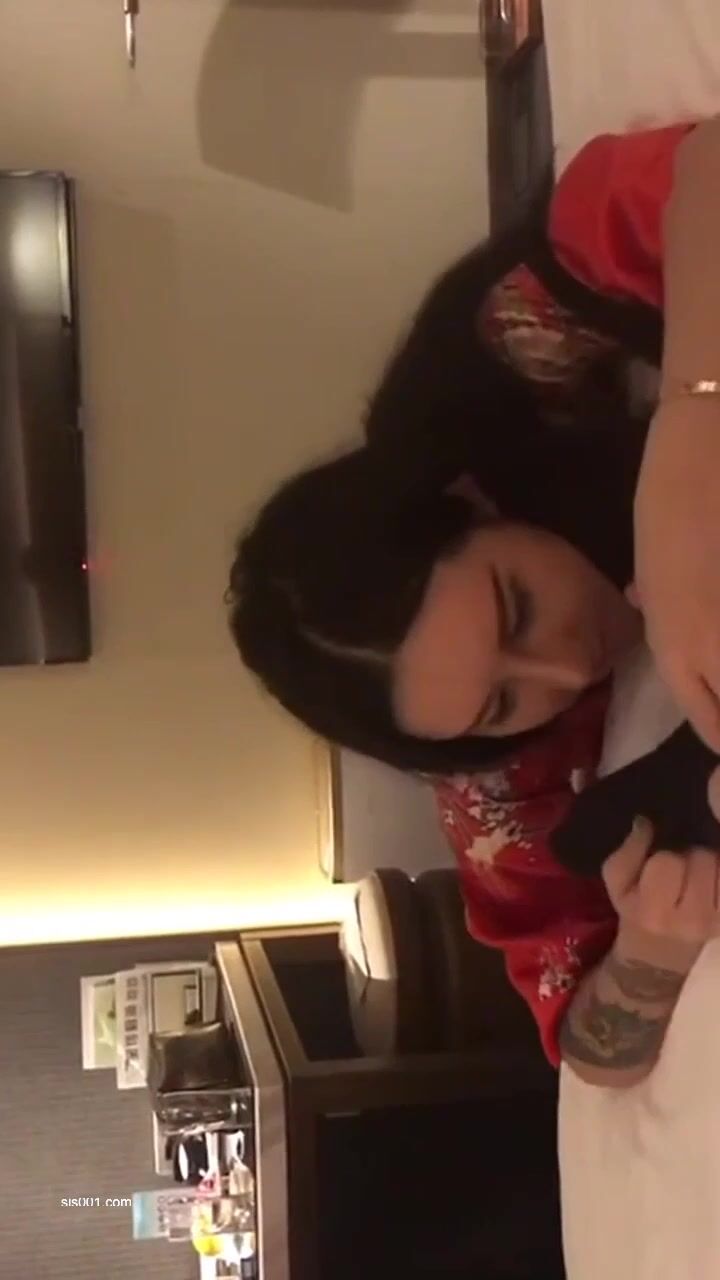 伪娘吃鸡毒龙贴贴 啊啊好大老公操我骚逼 把我操射好吗 贱母狗一脸骚样 被操的爸爸叫不停 口爆吃精