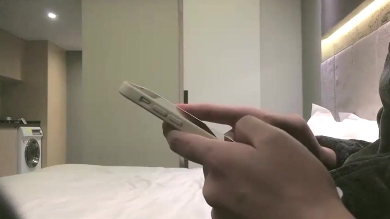 -高颜大奶美女吃鸡啪啪 爸爸操我小骚逼 能不能换个简单点的我看着你都累 身材不错 爱笑性感也好 被小哥哥操的小脸绯红