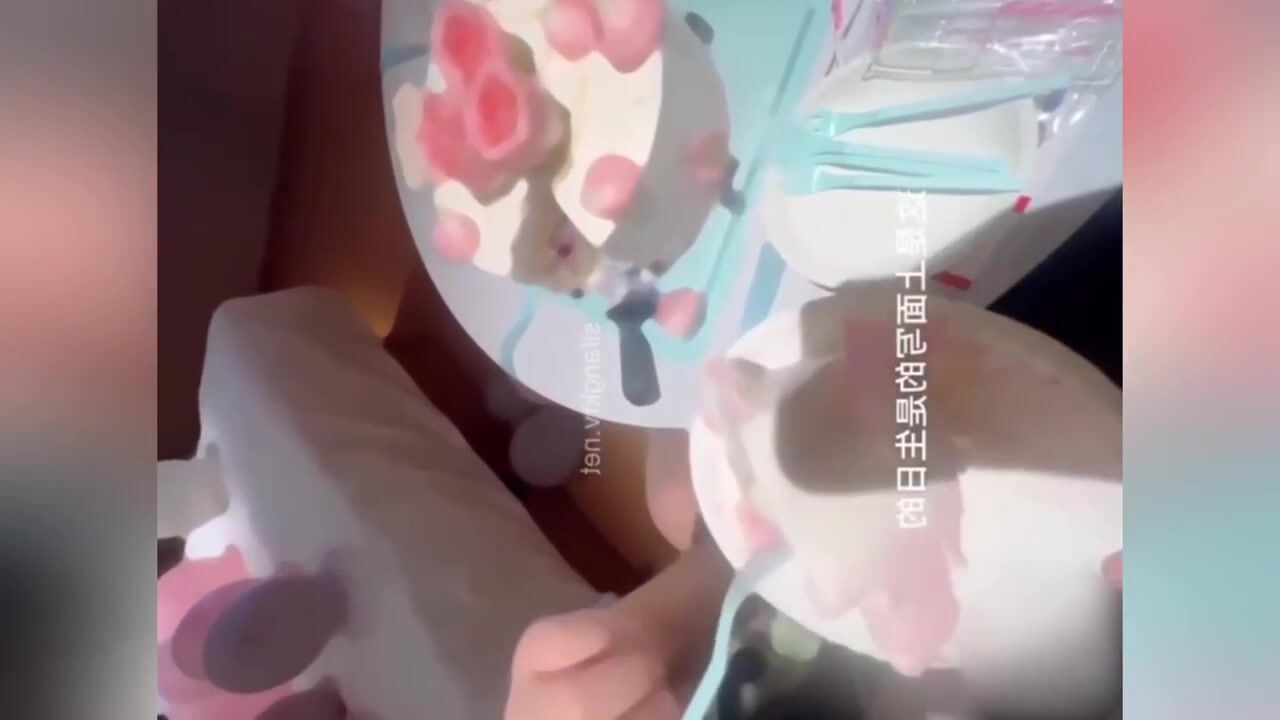 『姐弟乱伦』我姐生日那天穿上婚纱吃了我全部精液，醉酒在婚房高潮喷水不断