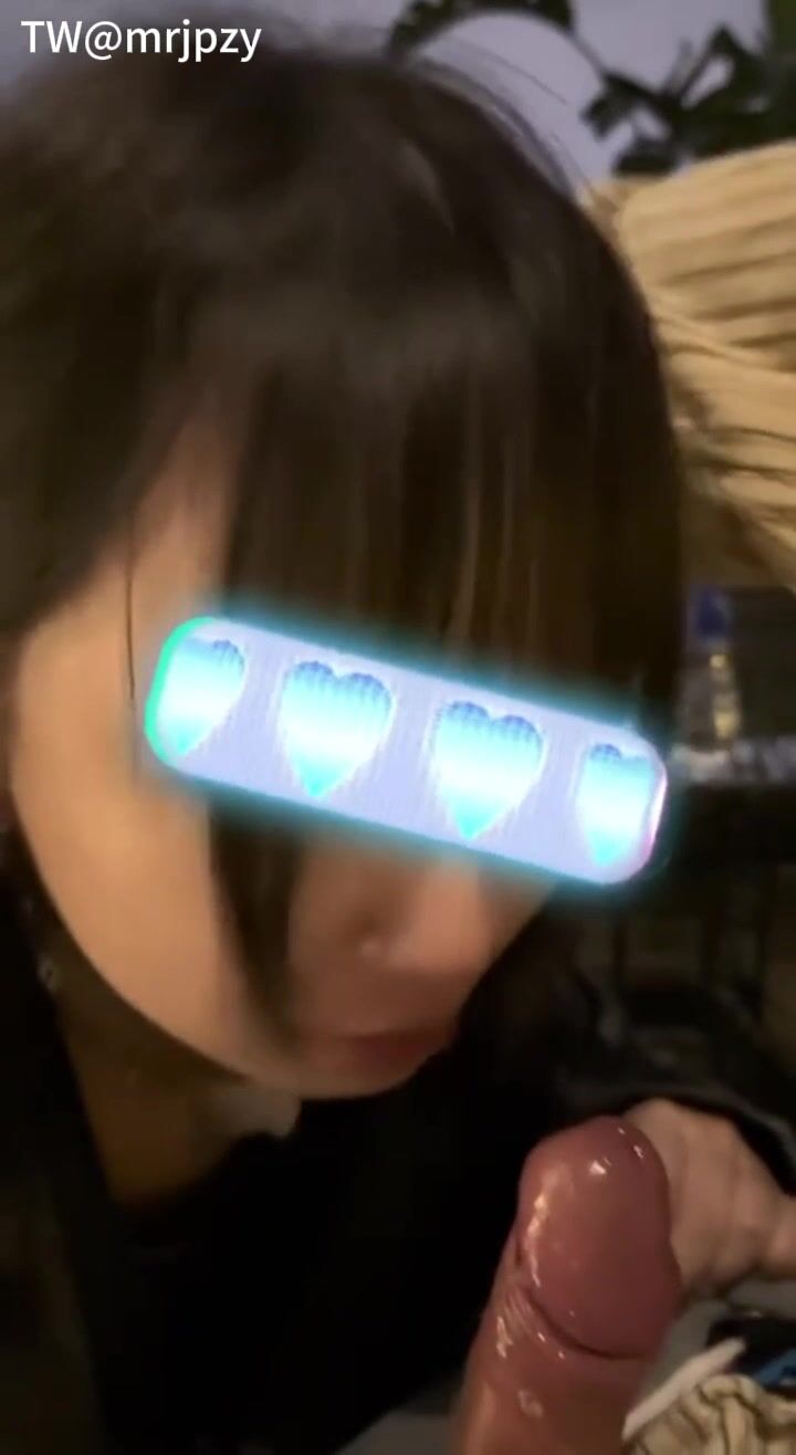 -老师同学眼中的班长学霸 JK制服表面看起来很乖巧可爱，私下是爸爸的小母狗 被爸爸扇耳光调教 爆操